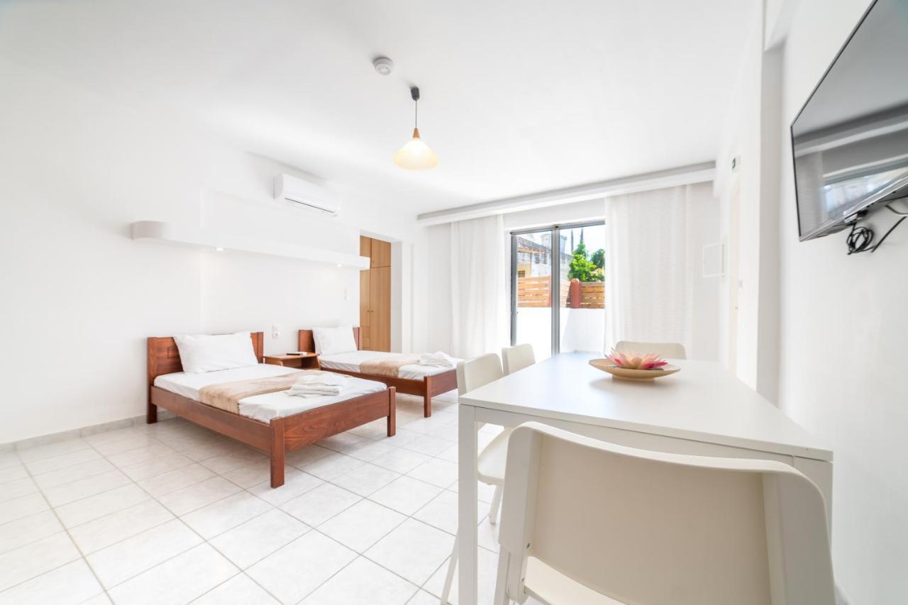 Azzurro Hotel Palairos Ngoại thất bức ảnh