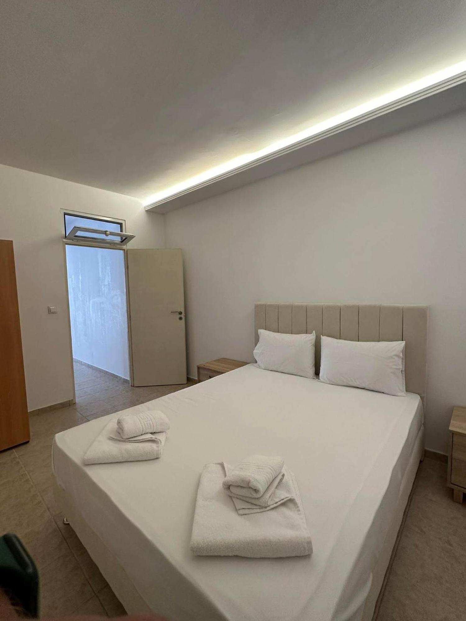Azzurro Hotel Palairos Ngoại thất bức ảnh