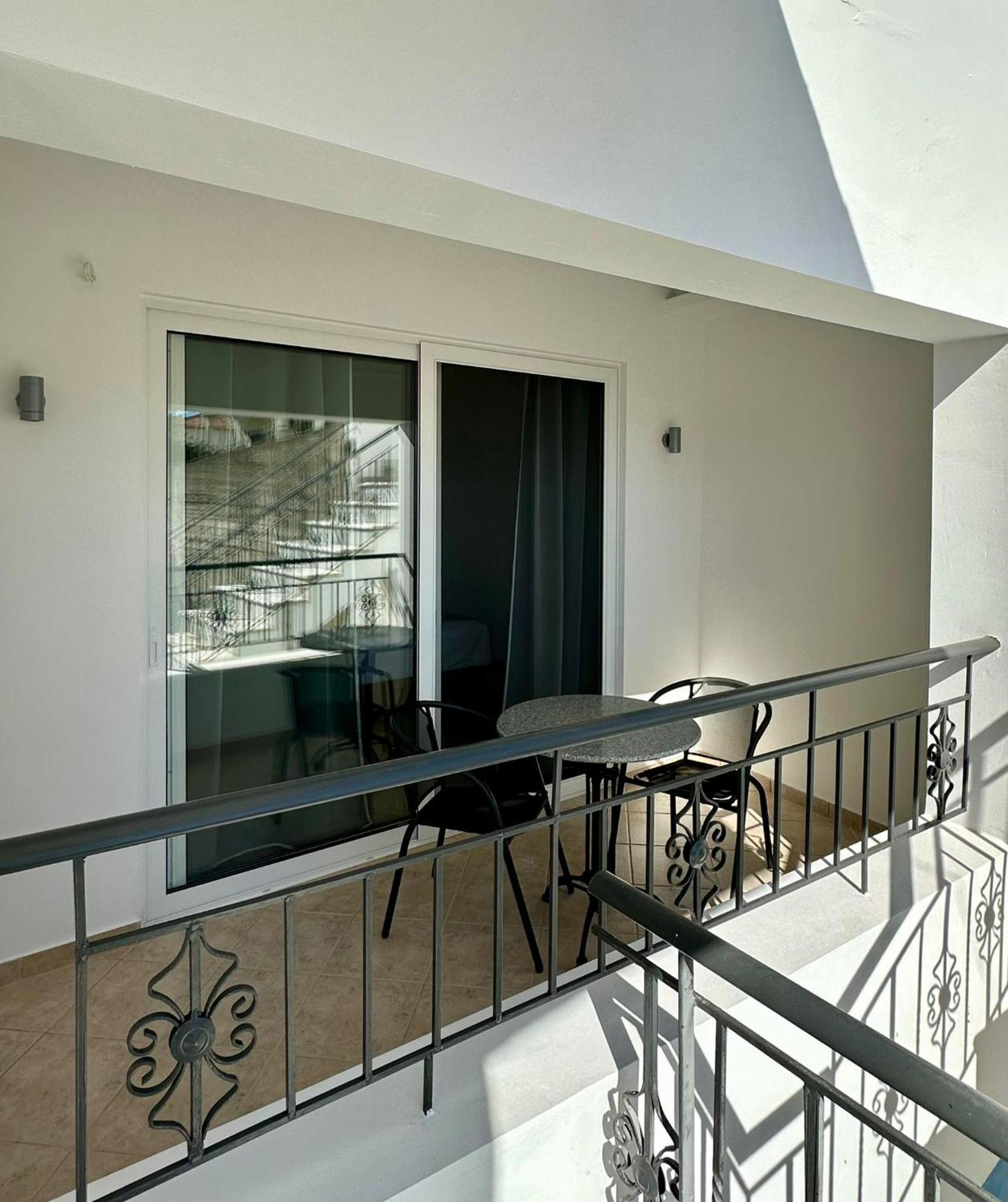 Azzurro Hotel Palairos Ngoại thất bức ảnh